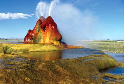 نبع Fly Geyser  عجيبة طبيعية إستثنائية